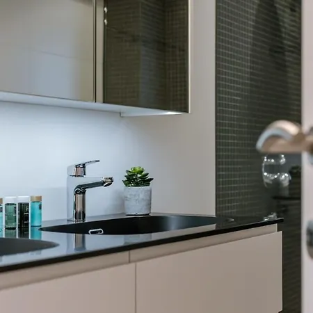 Appartement Huswell - Spacious With Parking On Prime Location *