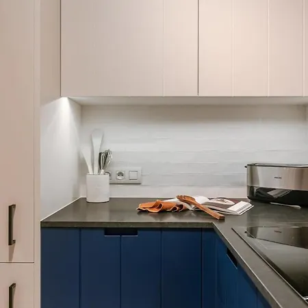 Huswell - Spacious With Parking On Prime Location *