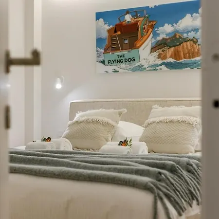 Huswell - Spacious With Parking On Prime Location